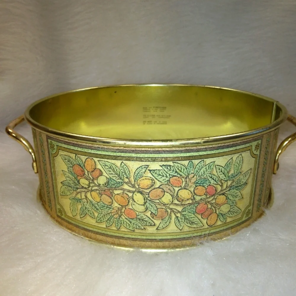 PYREX Vintage cradle for 624 caserol dish.  Tones of mauve/pink and green